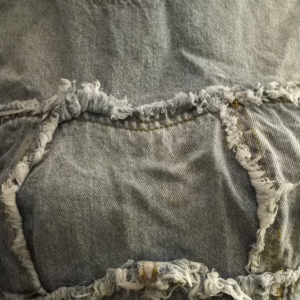 New,with tags light blue frayed denim sleeveless  cropped top, back zip size med - Picture 6 of 6